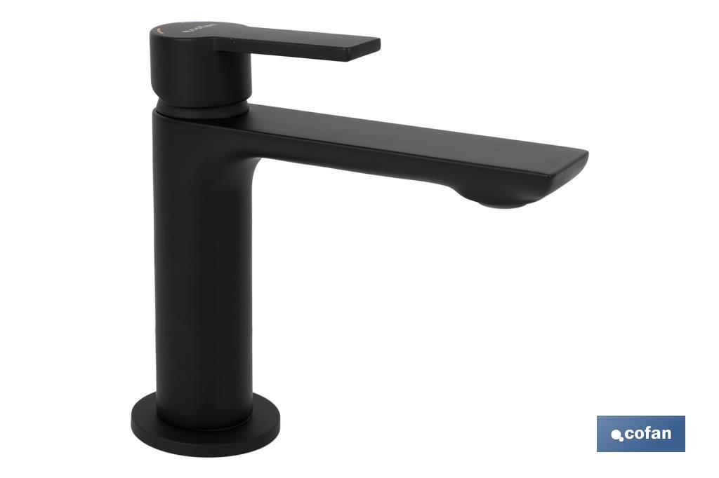 Grifo cocina extensible SENA: acabados PVD con caño flexible negro mate